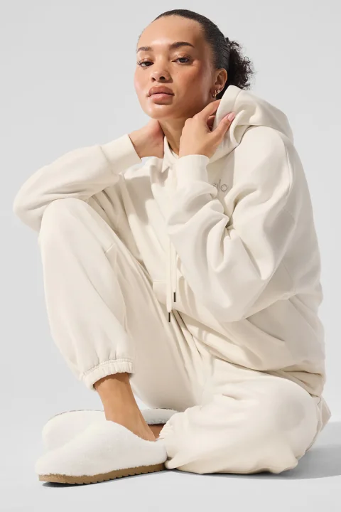 Buy Alo Yoga Accolade Hoodie Online | Premium Unisex Campus Lounge Pullover
